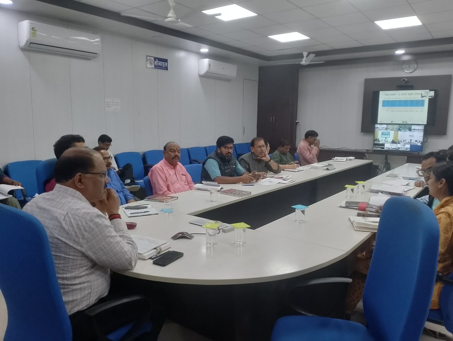 वीडियो कॉन्फ्रेंसिंग के माध्यम से इंदौर संभाग के समस्त जिलों की समीक्षा बैठक का आयोजन