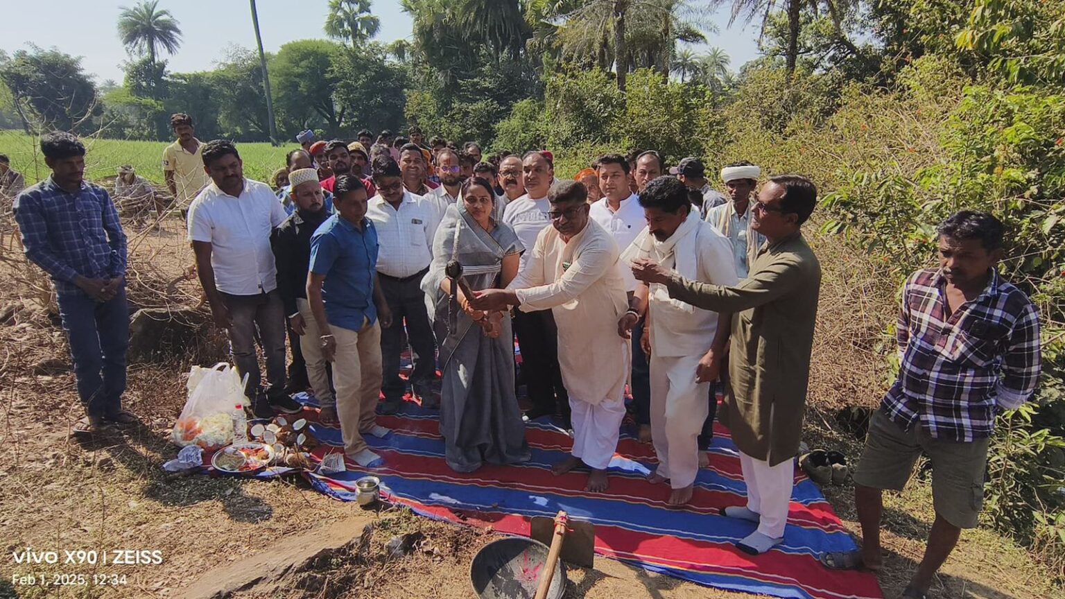 जोबट विधायक सेना महेश पटेल ने आंबूआ में 65 लाख 11 हजार की लागत से बनने वाले पुलिया का किया भूमिपूजन