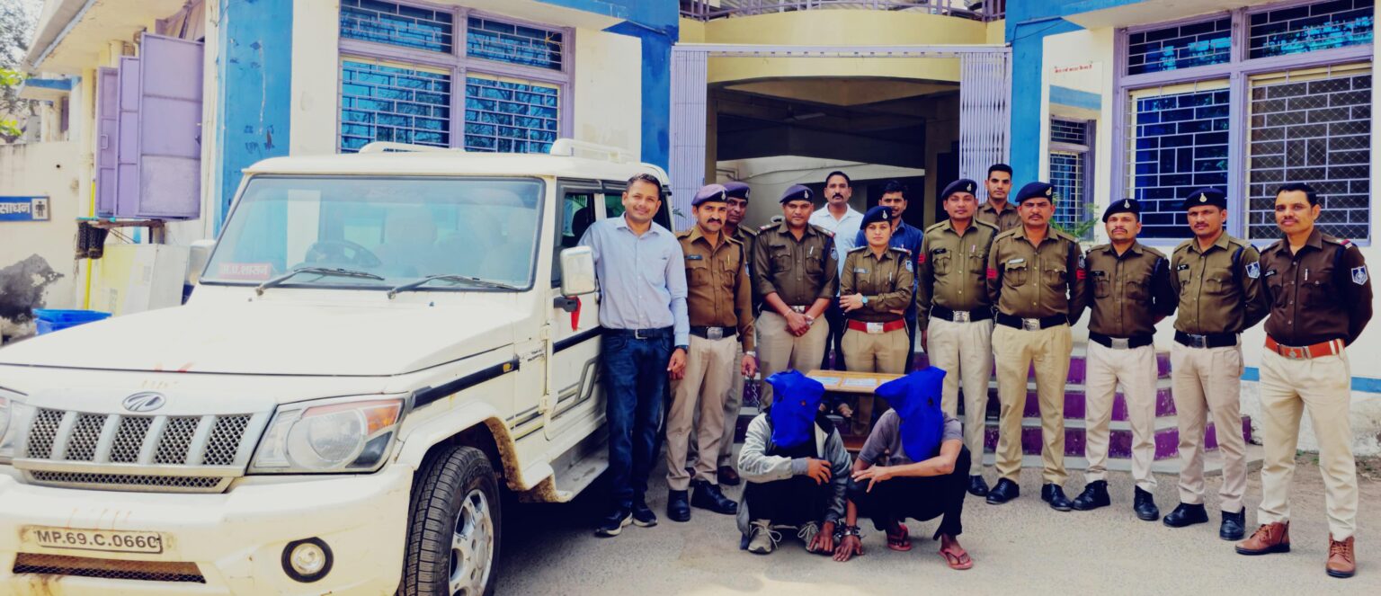 घर में चोरी कर घर के सामने खड़ी बोलेरो वाहन चोरी करने वाले शातिर चोर को कोतवाली पुलिस ने किया गिरफ्तार