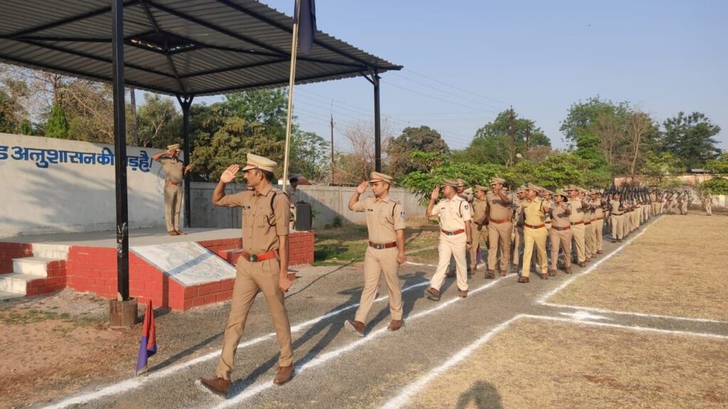 पुलिस अधीक्षक राजेश व्यास ने किया जनरल परेड का निरीक्षण