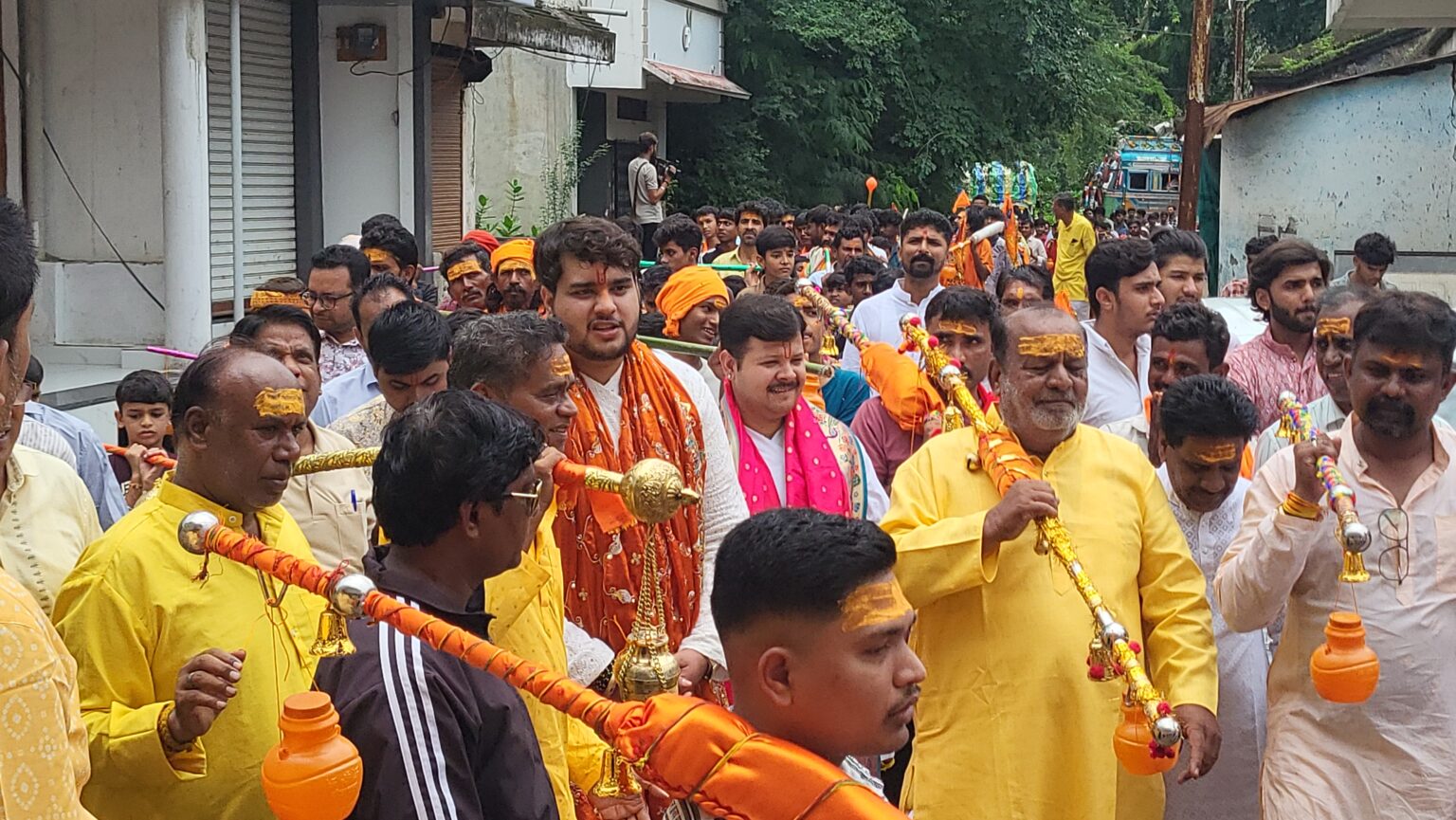जोबट से उंडारी तक गूंजे हर-हर महादेव के जयकारे, कथावाचक प्रदीप जी मिश्रा के पुत्र पं. राघव जी मिश्रा की रही विशेष मौजूदगी