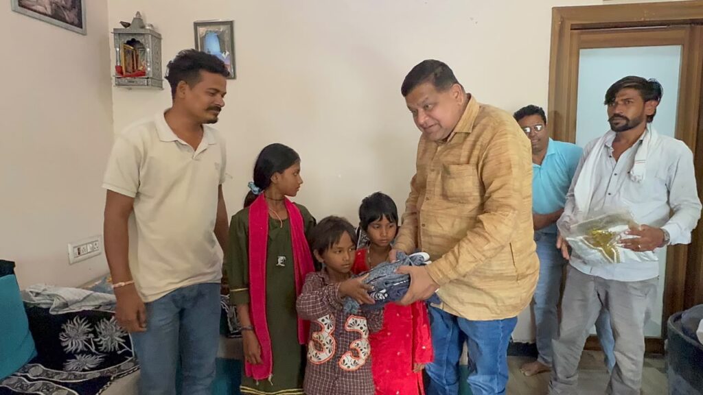 अनाथ बच्चों के लिए महेश पटेल बने सहारा, विधायक सेना महेश पटेल ने की 25 हजार मदद की घोषणा